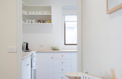 Torquay House | Light filled 2 bedroom central retreat