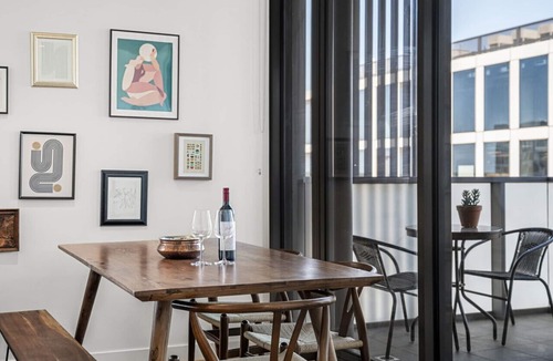 Collingwood Apartment | Light-Filled Artistic Retreat