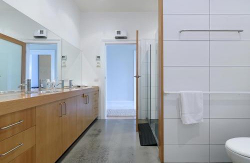 Launceston CBD House | Light-Filled Comfort Near Hospital & City