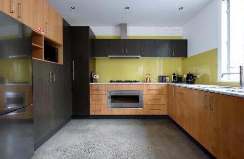 Launceston CBD House | Light-Filled Comfort Near Hospital & City