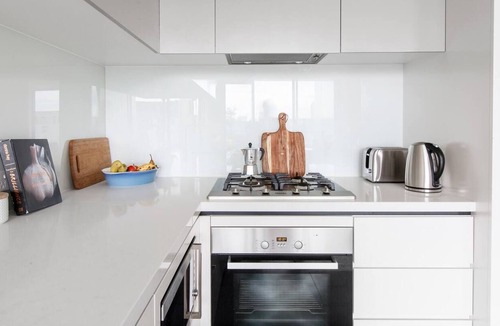 Windsor Apartment | Light Filled Modern Escape in a Prime Location