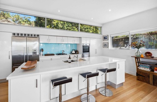 Lorne House | Light House - A tranquil retreat harmonizing with nature.
