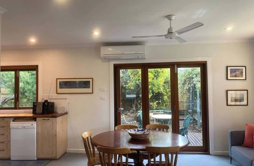 Apollo Bay House | Lighthouse Retreat - Pet Friendly Free Wifi