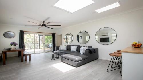Pearl Beach House | Lil Pearl- 150mtrs to beach, late check out