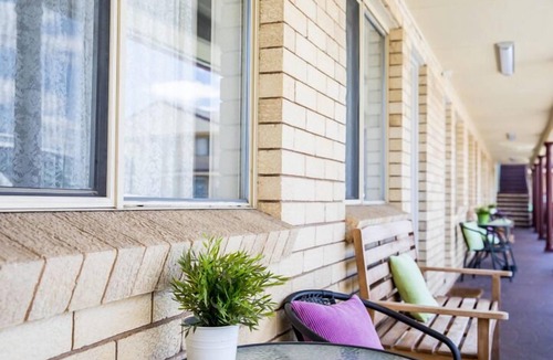 Goulburn Bed & Breakfast | Lilac City Motor Inn Standard Queen Room 23