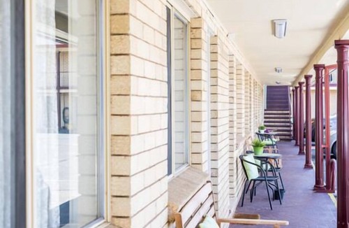 Goulburn Bed & Breakfast | Lilac City Motor Inn Standard Queen Room 23