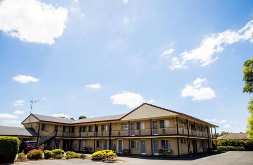 Goulburn Bed & Breakfast | Lilac City Motor Inn Standard Queen Room 23