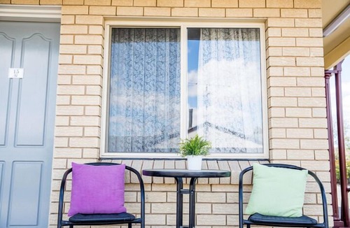 Goulburn Bed & Breakfast | Lilac City Motor Inn Standard Queen Room 1