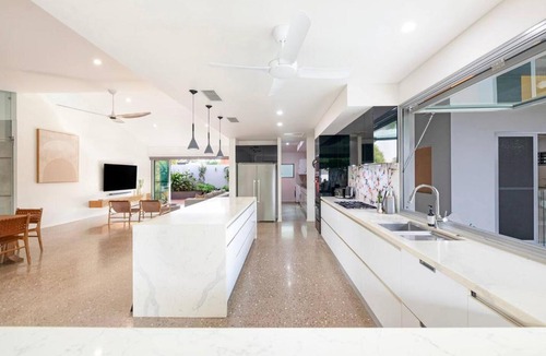 Parap House | Lily Pad Retreat - Tourism Award Winner Pool Luxury