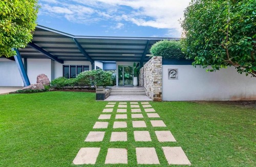 Parap House | Lily Pad Retreat - Tourism Award Winner Pool Luxury