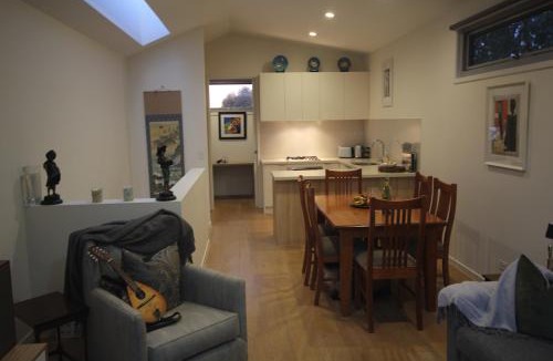 Flemington Apartment | Lily's Townhouse