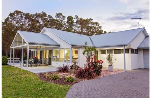 Yallingup House | Lilywood - Minutes from Wineries and Yallingup Beach