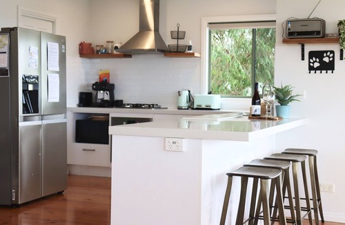 Inverloch House | Linen Inc, Pet friendly and 2 min walk to Inlet & dog beach
