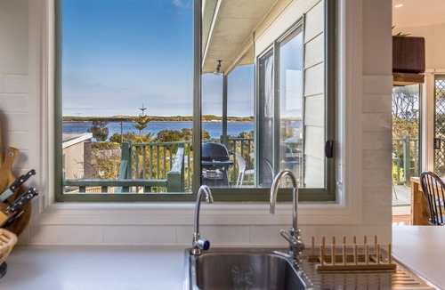 Inverloch House | Linen Inc, Pet friendly and 2 min walk to Inlet & dog beach