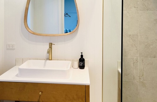 Inverloch House | Linen Inc, Pet friendly and 2 min walk to Inlet & dog beach