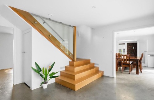 Connewarre House | Ling House Retreat - Private tennis court