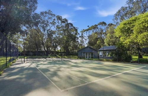 Connewarre House | Ling House Retreat - Private tennis court