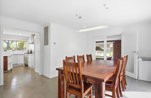 Connewarre House | Lings House - Private Tennis Court