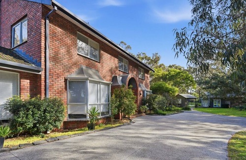 Connewarre House | Lings House - Private Tennis Court