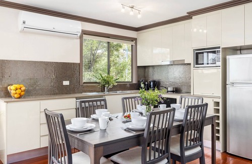 Shoal Bay House | Lionel Gem – walk to Shoal Bay beaches and shops