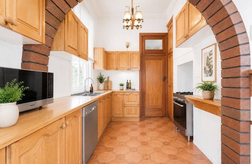 Middle Park Apartment | Lisieux by Ready Set Stay