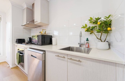 Kellyville House | Little Barry by Esteem Retreats