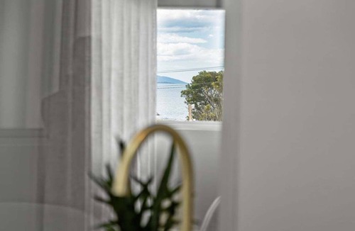 Bicheno Villa | Little Bich Retreats - Douglas 04