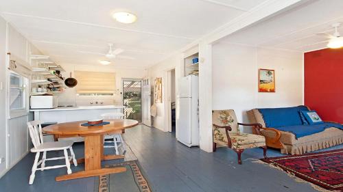 Hardys Bay House | 'Little Blue House' by HolidayCo
