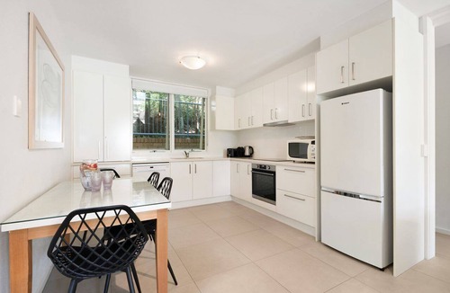 Noosa Heads Apartment | Little Cove Lodge 5 Park Road 24