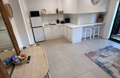 Lake Cathie House | Little Gecko Retreat: 100m to the beach and lake, pet friendly