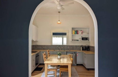 Invermay House | Little Gem City Cottage
