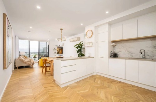 Preston Apartment | Little Gem, close to Melbourne CBD, short train journey to MCG