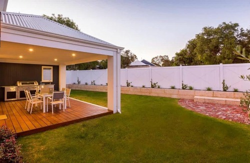 Dunsborough House | Little Hamptons - Beachside Retreat near Town Centre