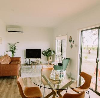 Willunga House | Little Lodge - Willunga - C21 SouthCoast Holidays
