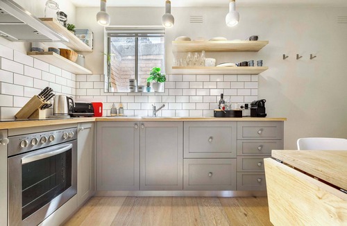Fitzroy Apartment | Live like a Fitzroy local, steps from Gertrude St