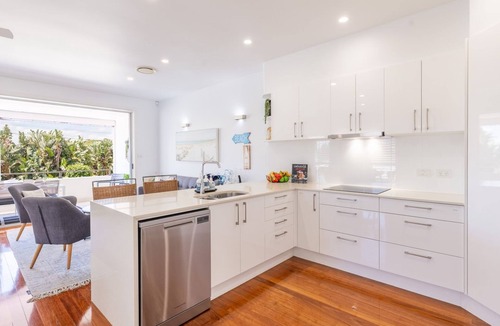 Corlette House | Living the dream, 7a Sandy Point Rd - views, air con, linen