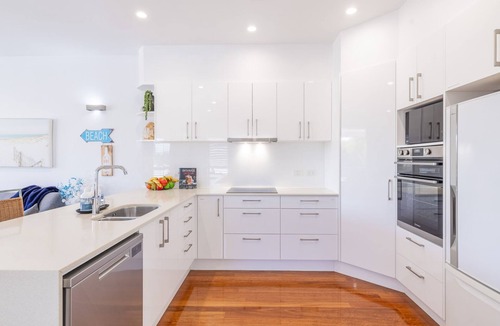 Corlette House | Living the dream, 7a Sandy Point Rd - views, air con, linen
