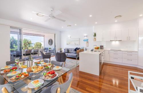 Corlette House | Living the dream, 7a Sandy Point Rd - views, air con, linen