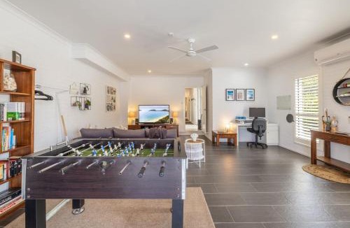 Corlette House | Living the dream, 7a Sandy Point Rd - views, air con, linen