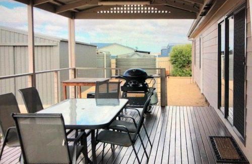 Para Wurlie House | Livnthadream - Point Turton