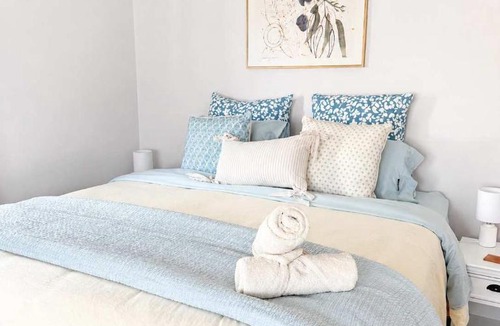 Harrington House | Lizzy Street Retreat - Walk to River, Pub & Club