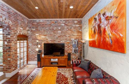 Beaconsfield House | Local Living