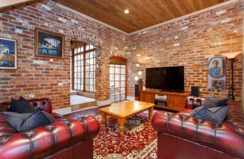 Beaconsfield House | Local Living