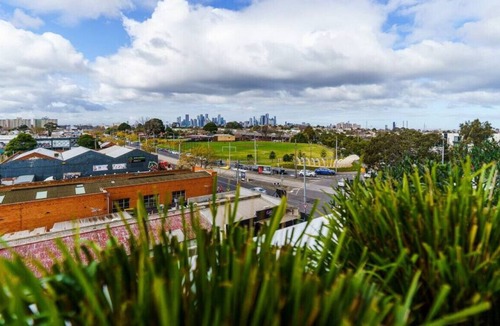 Flemington Apartment | Located opposite Flemington Racecourse