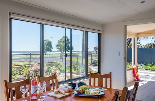 Lacepede House | Location, location, by the Beach. Our Destination is 9
