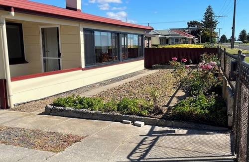 Lacepede House | Location, location, by the Beach. Our Destination is 9