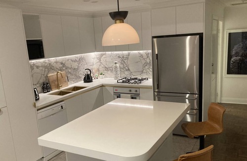East Melbourne Apartment | Location Perfect, Rod Laver, MCG, Walk to City Pet Friendly