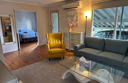 Curtin House | Locum Welcom two guests house close to Canberra Hospital