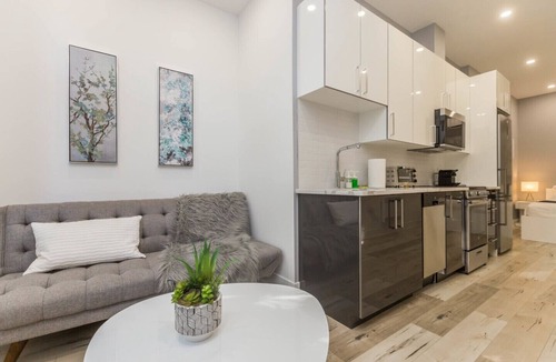 Mile End Condo | Lofts du Parc Lahaie - Mile End - Cozy Modern Studio Apt 303