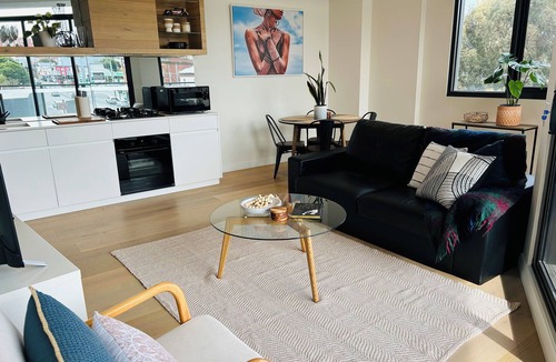 Travancore Apartment | Long bookings welcome - Light-Filled 2BR Apt w/Balcony + Free Parking